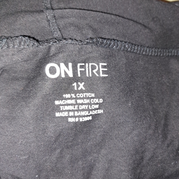 On fire graphic hooded T- shirt size 1X A-37 - Picture 3 of 5
